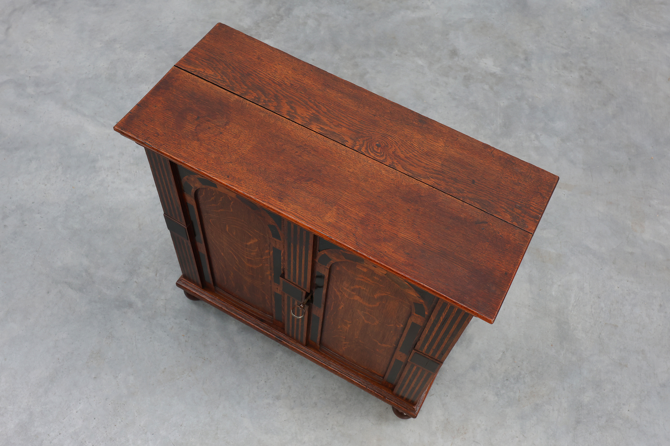 17th Century Small Renaissance oak cabinet, The Netherlandsthumbnail